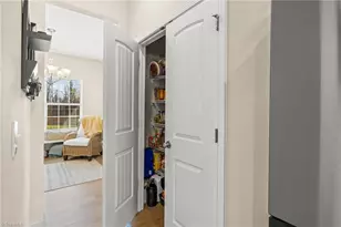 672 Mahogany Dr, Thomasville, NC 27360 - Photo 14