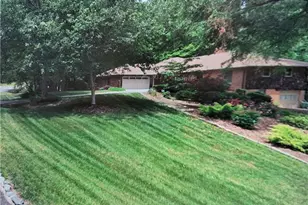5 Windsor Cir, Thomasville, NC 27360 - Photo 2