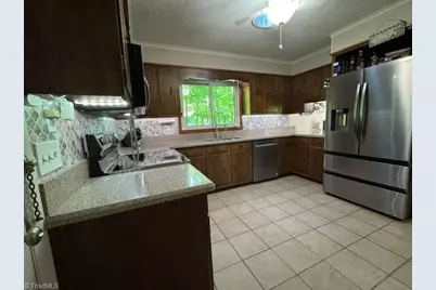 5 Windsor Circle, Thomasville, NC 27360 - Photo 12