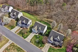 102 Jamestown Oaks Dr, Jamestown, NC 27282 - Photo 2