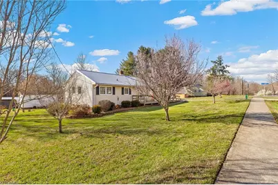 407 N Ninth Street, Mebane, NC 27302 - Photo 2