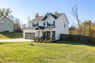 128 S Honey Locust Dr, Thomasville, NC 27360 - Photo 2