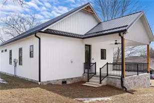 219 Grayson St, Sparta, NC 28675 - Photo 30