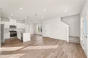 910 Plum Crk Pl, Greensboro, NC 27405 - Photo 6