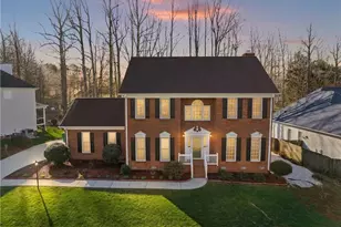 3204 Peninsula Dr, Jamestown, NC 27282 - Photo 2
