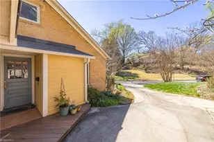 1602 West End Pl, Greensboro, NC 27403 - Photo 30