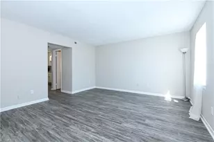 5735 Bramblegate Rd, Greensboro, NC 27409 - Photo 4