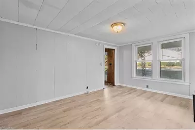 1060 N Scales Street, Reidsville, NC 27320 - Photo 8