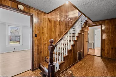 1060 N Scales Street, Reidsville, NC 27320 - Photo 4