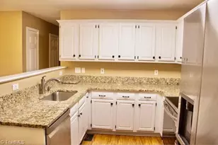 3102 Bannock Ln, Greensboro, NC 27410 - Photo 6