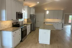 621 W Atkins St, Dobson, NC 27017 - Photo 8