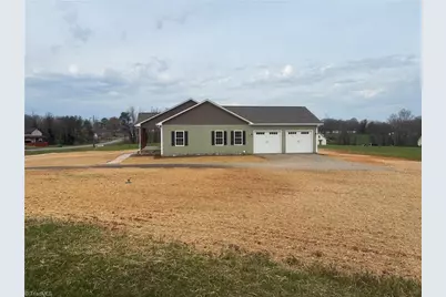 621 W Atkins Street, Dobson, NC 27017 - Photo 4