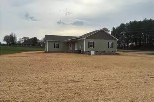 621 W Atkins St, Dobson, NC 27017 - Photo 6
