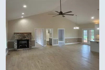 621 W Atkins Street, Dobson, NC 27017 - Photo 6