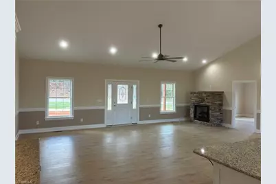 621 W Atkins Street, Dobson, NC 27017 - Photo 4