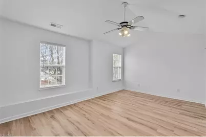 18 Pickwick Place, Greensboro, NC 27407 - Photo 12