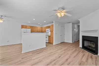 18 Pickwick Place, Greensboro, NC 27407 - Photo 4