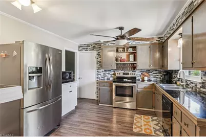 660 S Peace Haven Road, Winston-Salem, NC 27103 - Photo 12