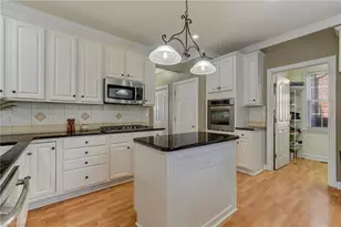 2 Foxfire Ct, Greensboro, NC 27410 - Photo 8