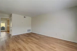 2224 Spring Garden St, Greensboro, NC 27403 - Photo 10