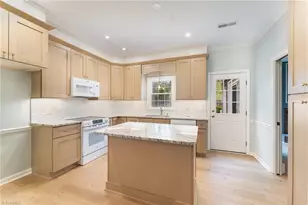 16 Fountain Manor Dr, Greensboro, NC 27405 - Photo 10