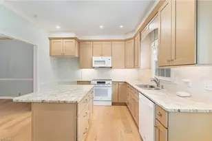 16 Fountain Manor Dr, Greensboro, NC 27405 - Photo 12