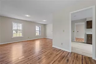 3805 Broadacres Dr, Greensboro, NC 27407 - Photo 10