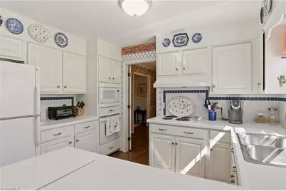 2717 Asbury Terrace, Greensboro, NC 27408 - Photo 14
