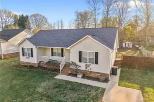 3016 Karlingdale Dr, Greensboro, NC 27455 - Photo 36