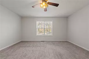 3016 Karlingdale Dr, Greensboro, NC 27455 - Photo 16