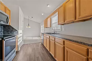 3016 Karlingdale Dr, Greensboro, NC 27455 - Photo 14