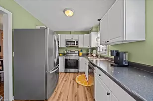 146 Charlestowne Cir, Winston-Salem, NC 27103 - Photo 8