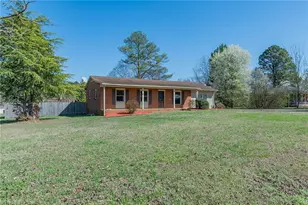 131 Cherry Ln, Lexington, NC 27292 - Photo 2