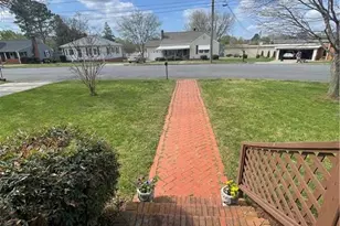 401 Westover Dr, Lexington, NC 27292 - Photo 2