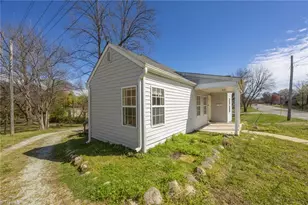 349 W Harden St, Burlington, NC 27215 - Photo 2