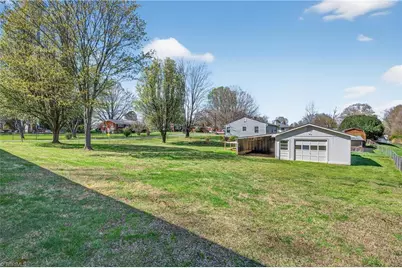 203 Sunrise Avenue, Asheboro, NC 27203 - Photo 12