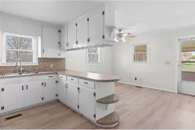 610 Nc Highway 67, Boonville, NC 27011 - Photo 10