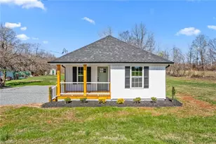 955 W Holt St, Mebane, NC 27302 - Photo 1