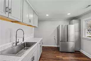 504 Ellwood Dr, High Point, NC 27260 - Photo 4