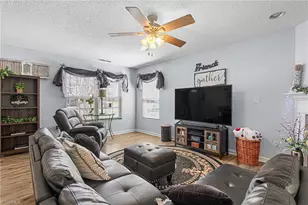 642 Cairn Cir, Burlington, NC 27217 - Photo 6