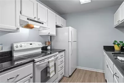 239 Oakwood Court #239-Building F, Winston-Salem, NC 27103 - Photo 4