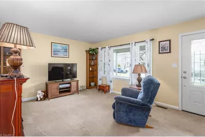 316 Crestview Drive, Thomasville, NC 27360 - Photo 10