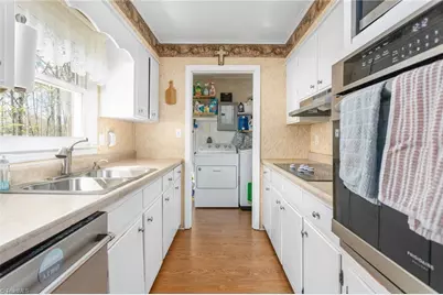 316 Crestview Drive, Thomasville, NC 27360 - Photo 8