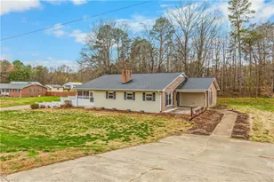 1504 Edgewood Dr, Yadkinville, NC 27055 - Photo 1