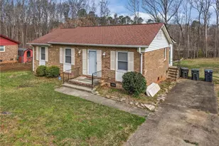 2419 Fernbrook Rd, Greensboro, NC 27405 - Photo 26