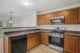 605 Peach Orchard Dr, Browns Summit, NC 27214 - Photo 10