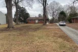 4621 Shattalon Dr, Winston-Salem, NC 27106 - Photo 2