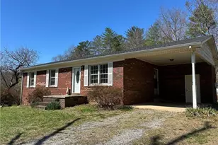 650 Brown Berry Rd, North Wilkesboro, NC 28659 - Photo 2