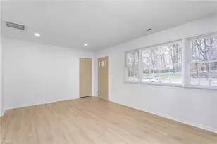 3005 Twin Lakes Dr, Greensboro, NC 27407 - Photo 14