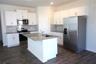 1489 Hallview Ct, Kernersville, NC 27284 - Photo 6